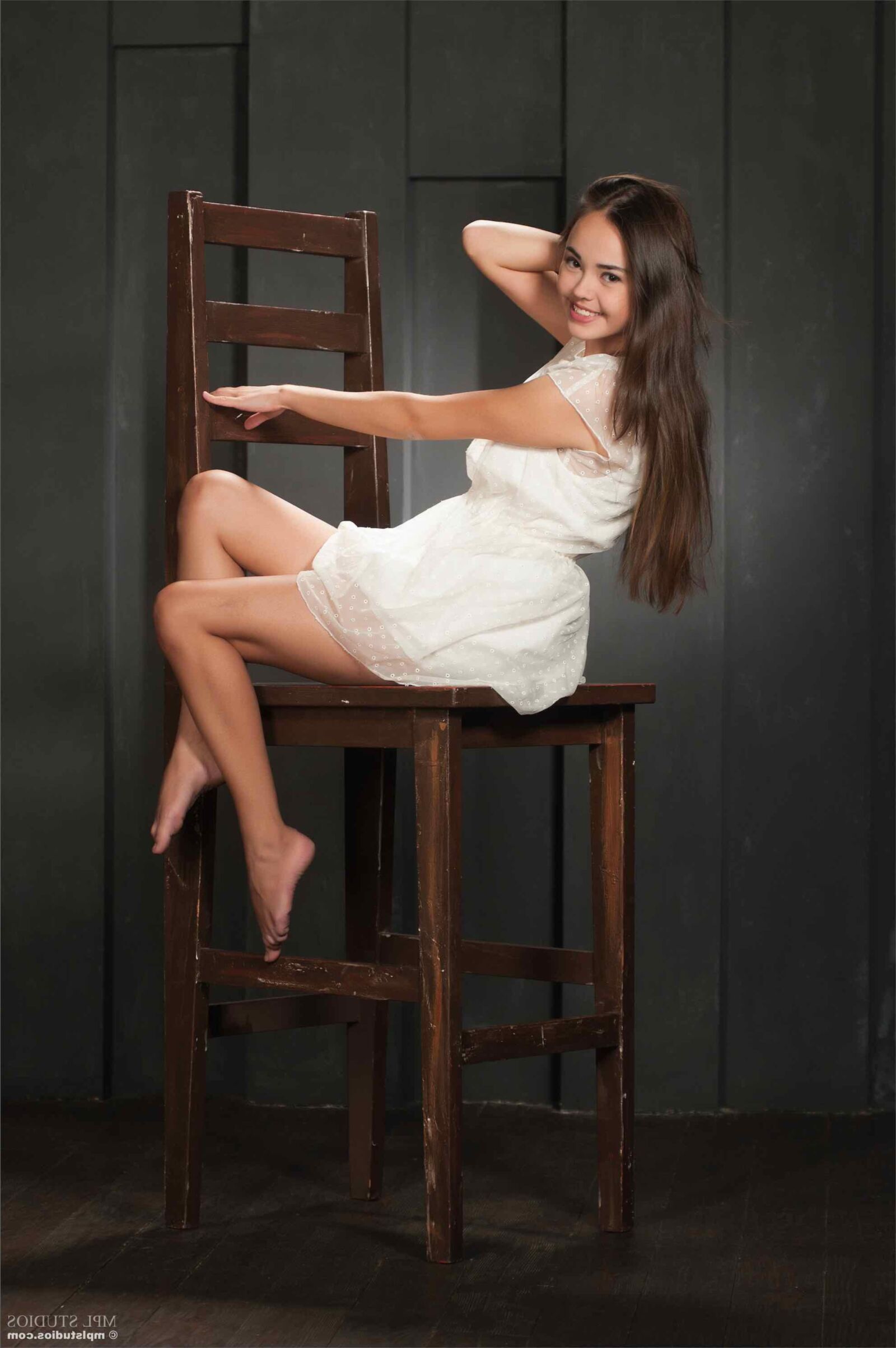 Silla de madera mplstudios kiki