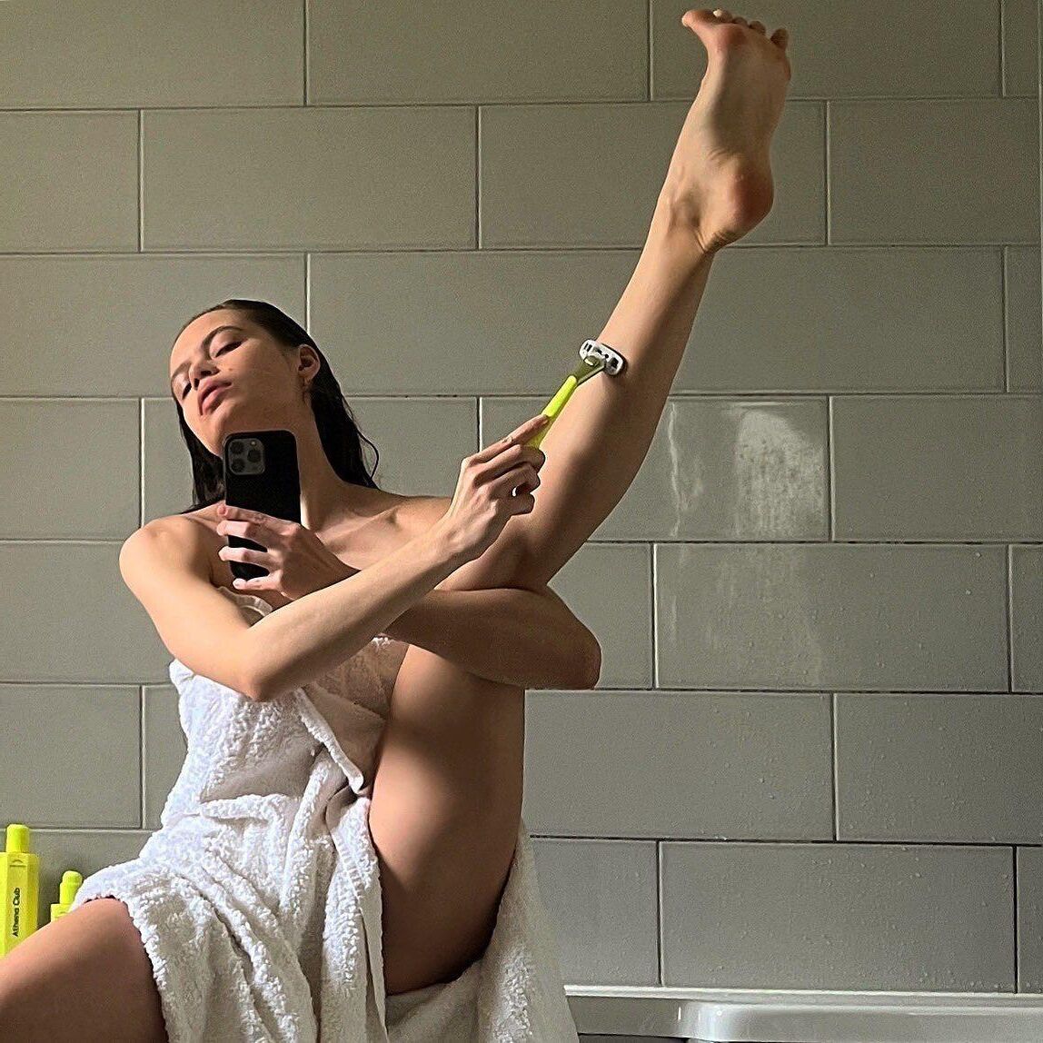 Bellas cute feet