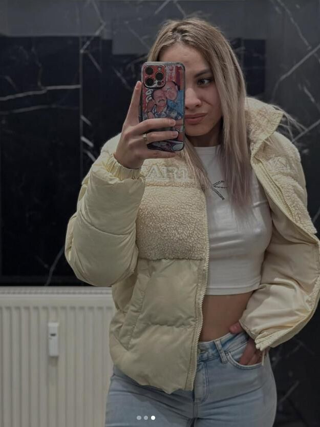 Adolescente gitana serbia con strong culo parte II
