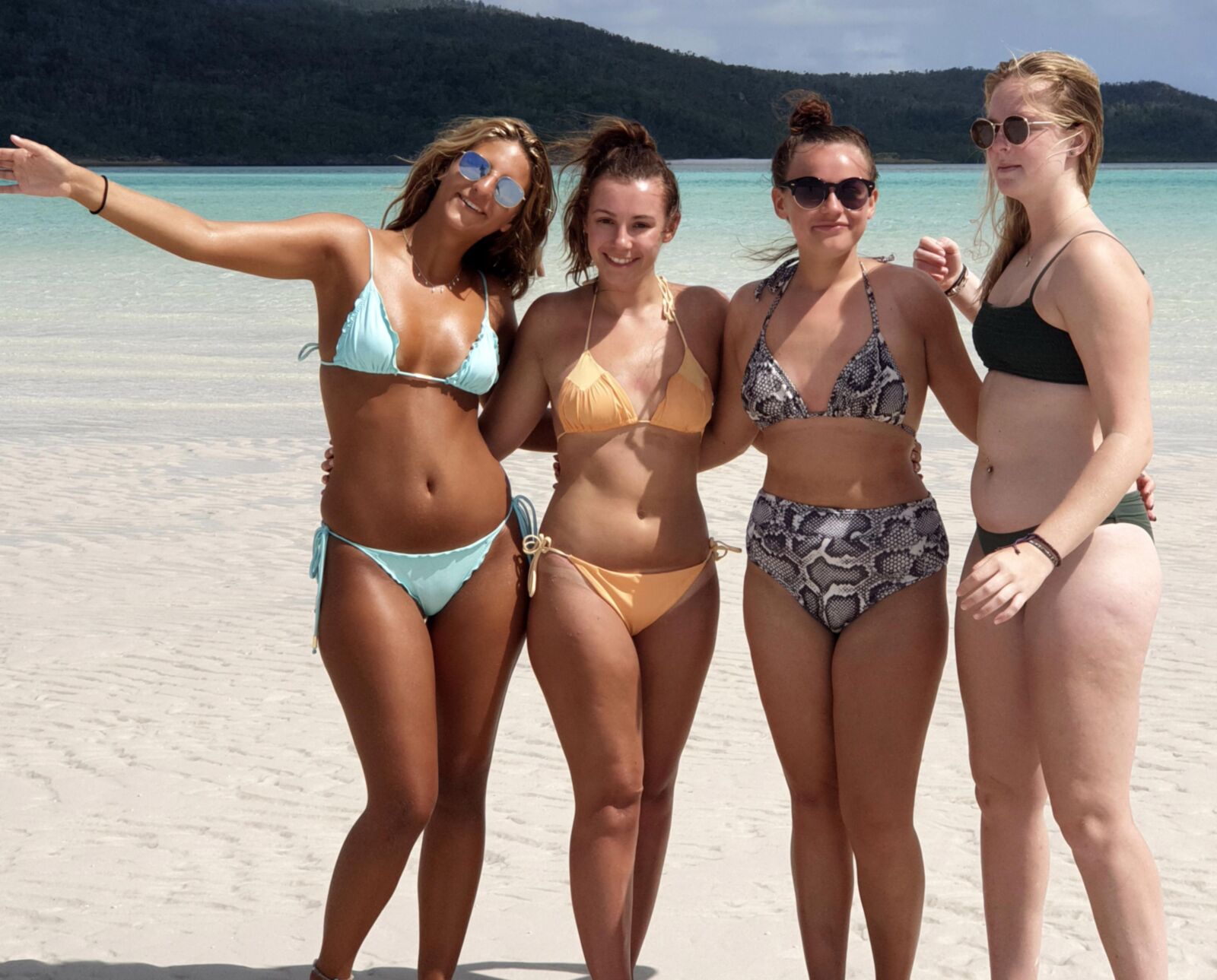 Beach Girls 