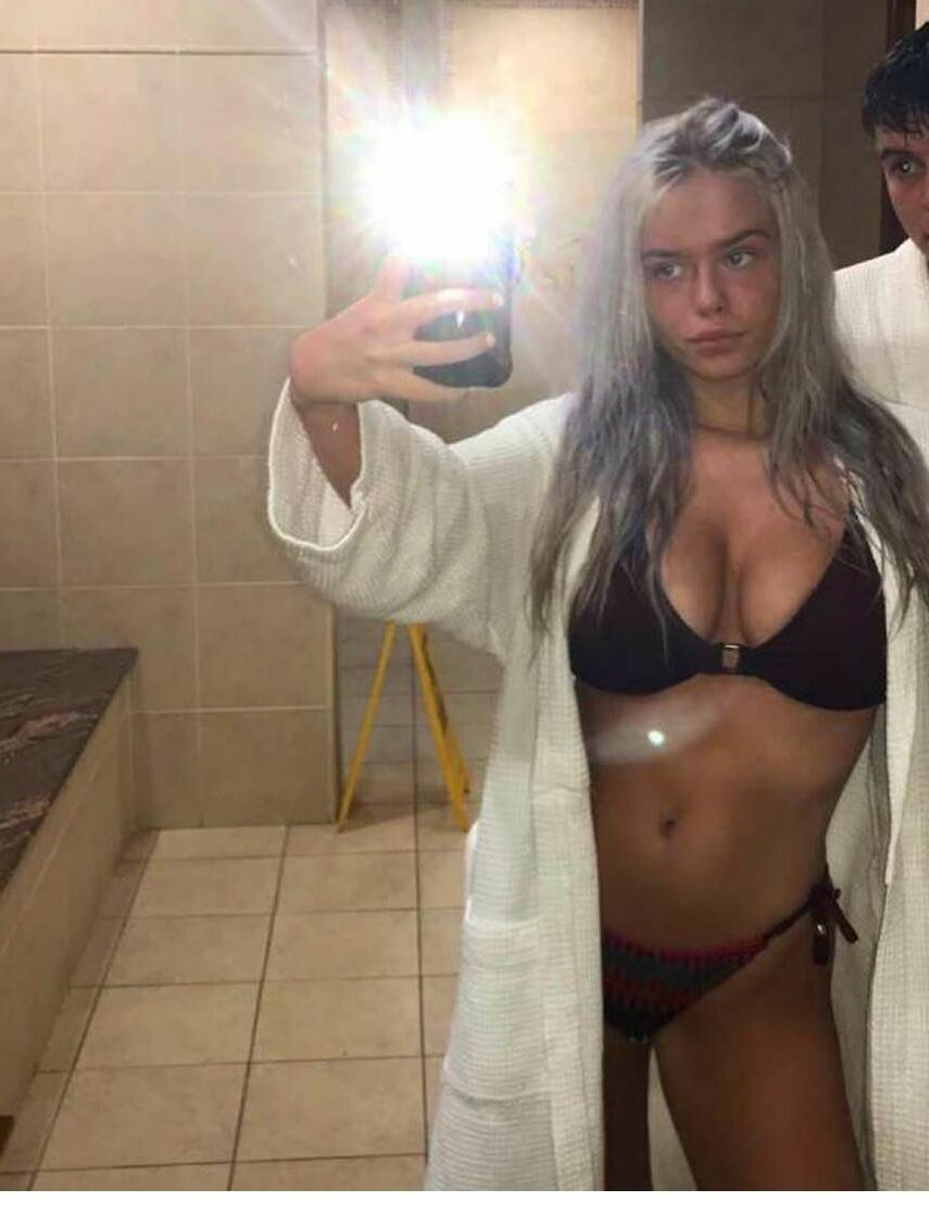 Caitlin expôs seus enormes peitos britânicos em um pornô