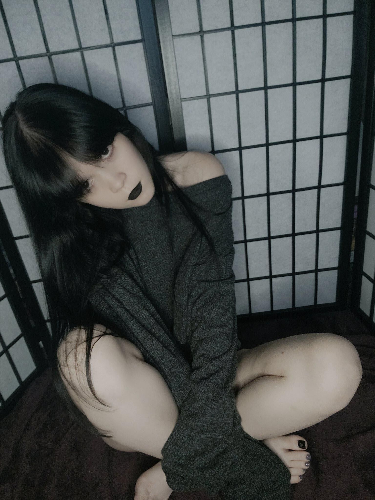 GOTH BRATTY PIXIE
