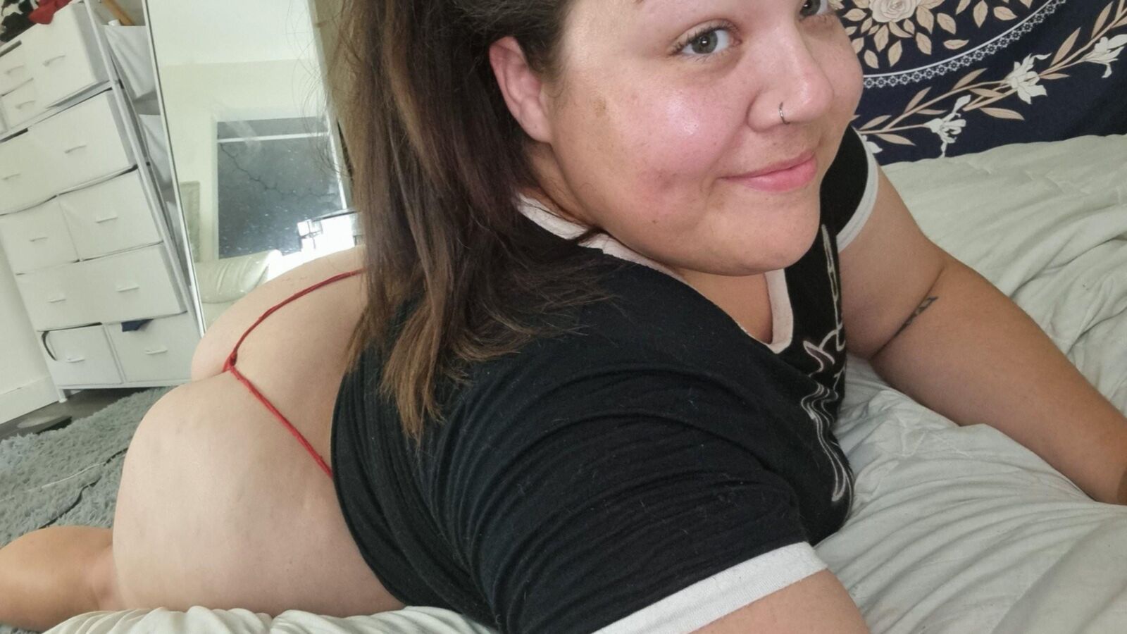 Kiki enorme culo tetas pequeñas bbw muñeca anal chicas mezcladas