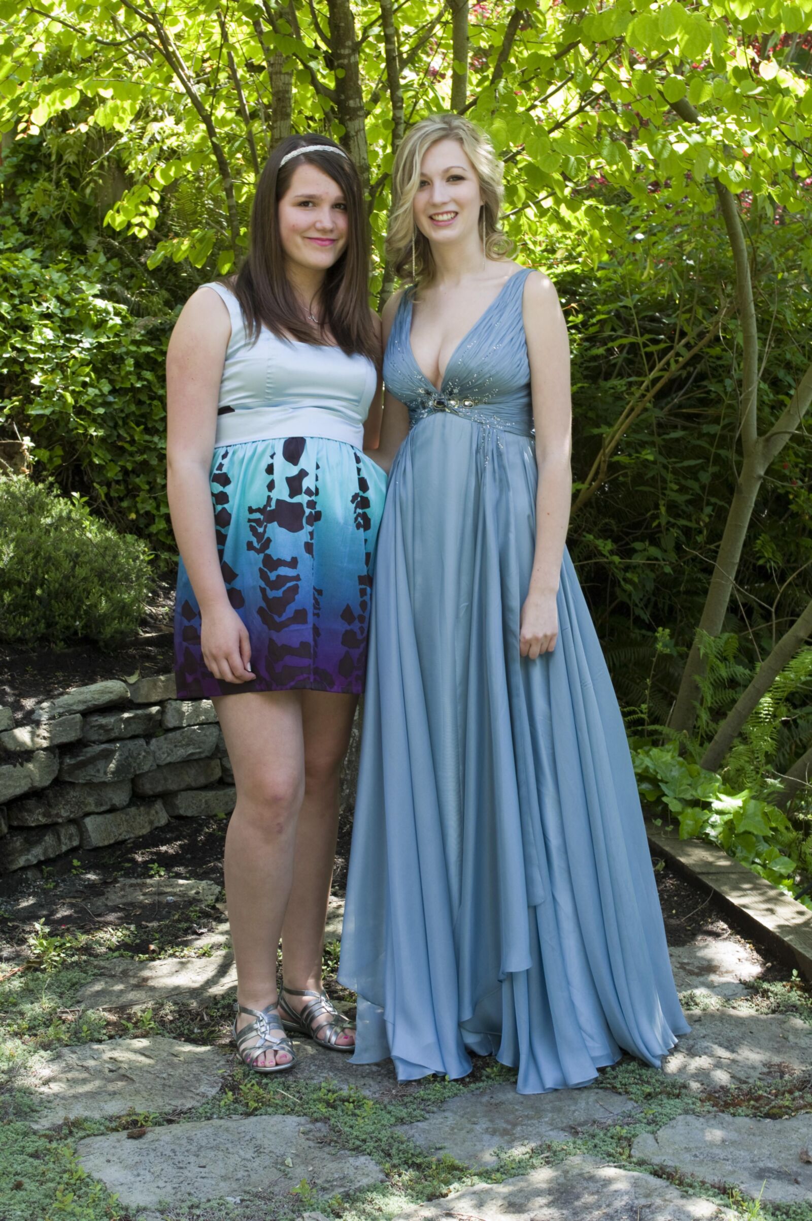 Busty Big Tits Prom Babes!