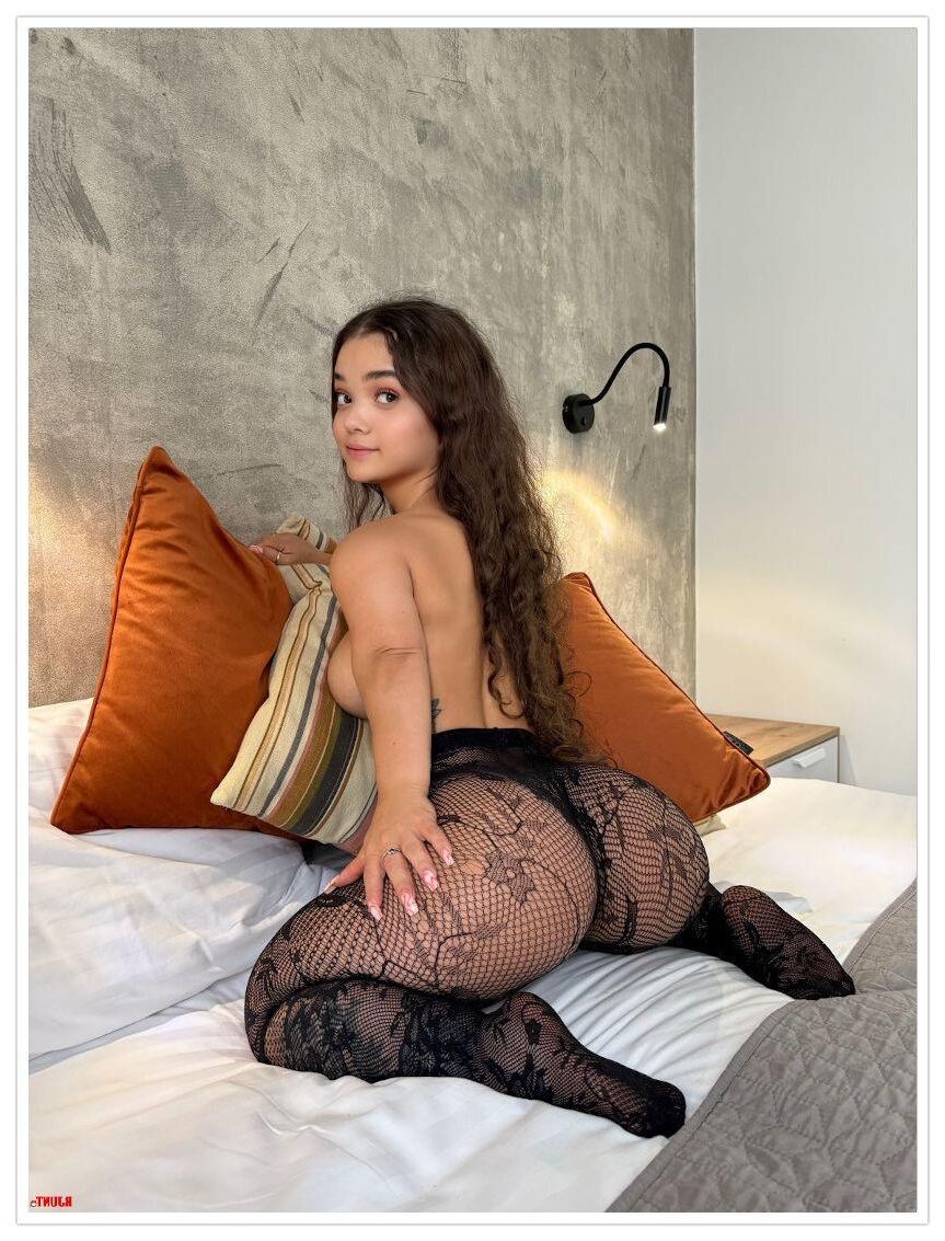 Juicy ass Lola