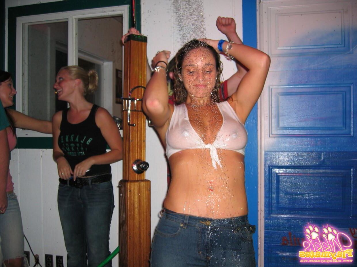 Nikkisimsims Nikki Wet Boobs