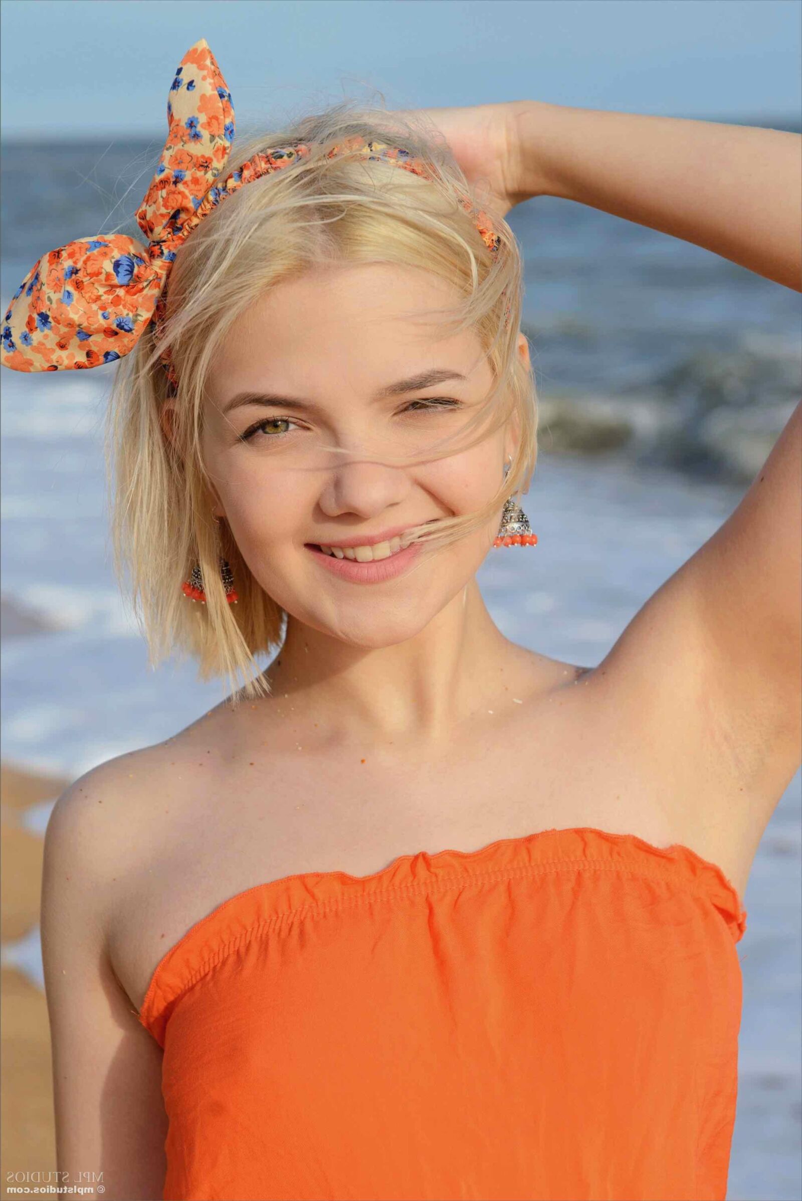 MPLStudios CALI Orange beach girl