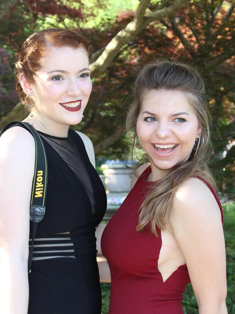 Busty Big Tits Prom Babes!