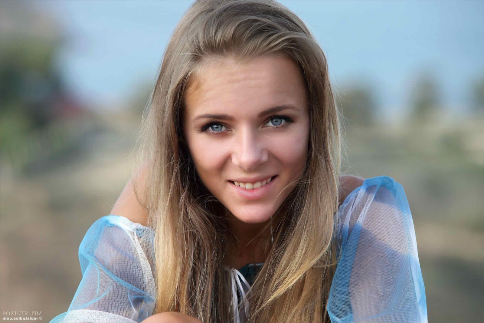 MPLStudios KARISSA DIAMOND Blue shoes and a smile