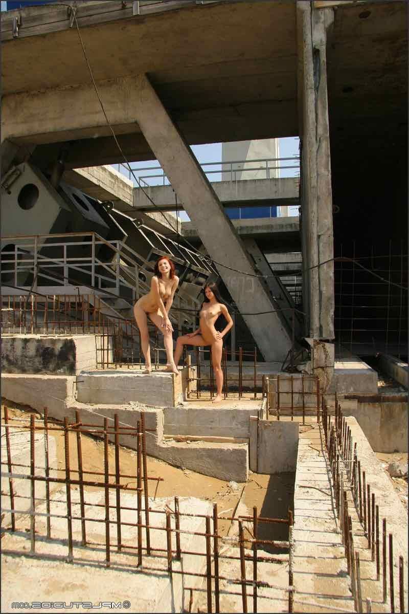 MPLStudios MARIA and NATA In the zone