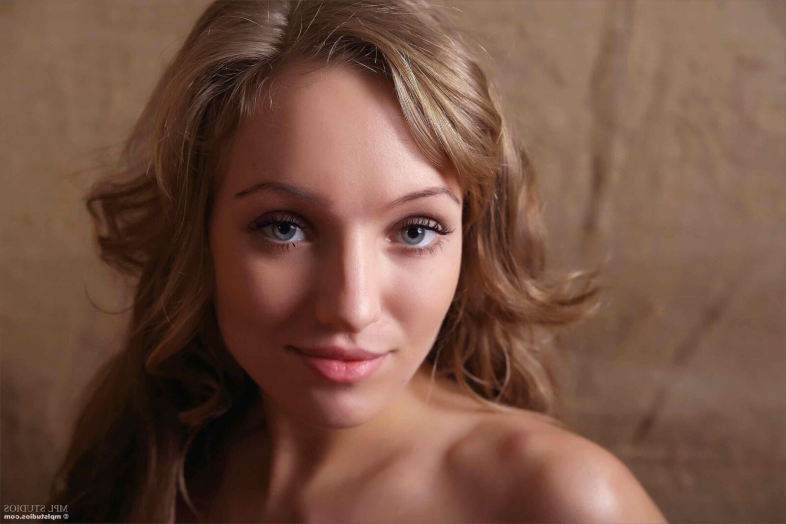 Mplstudios Francessca Wanting Company