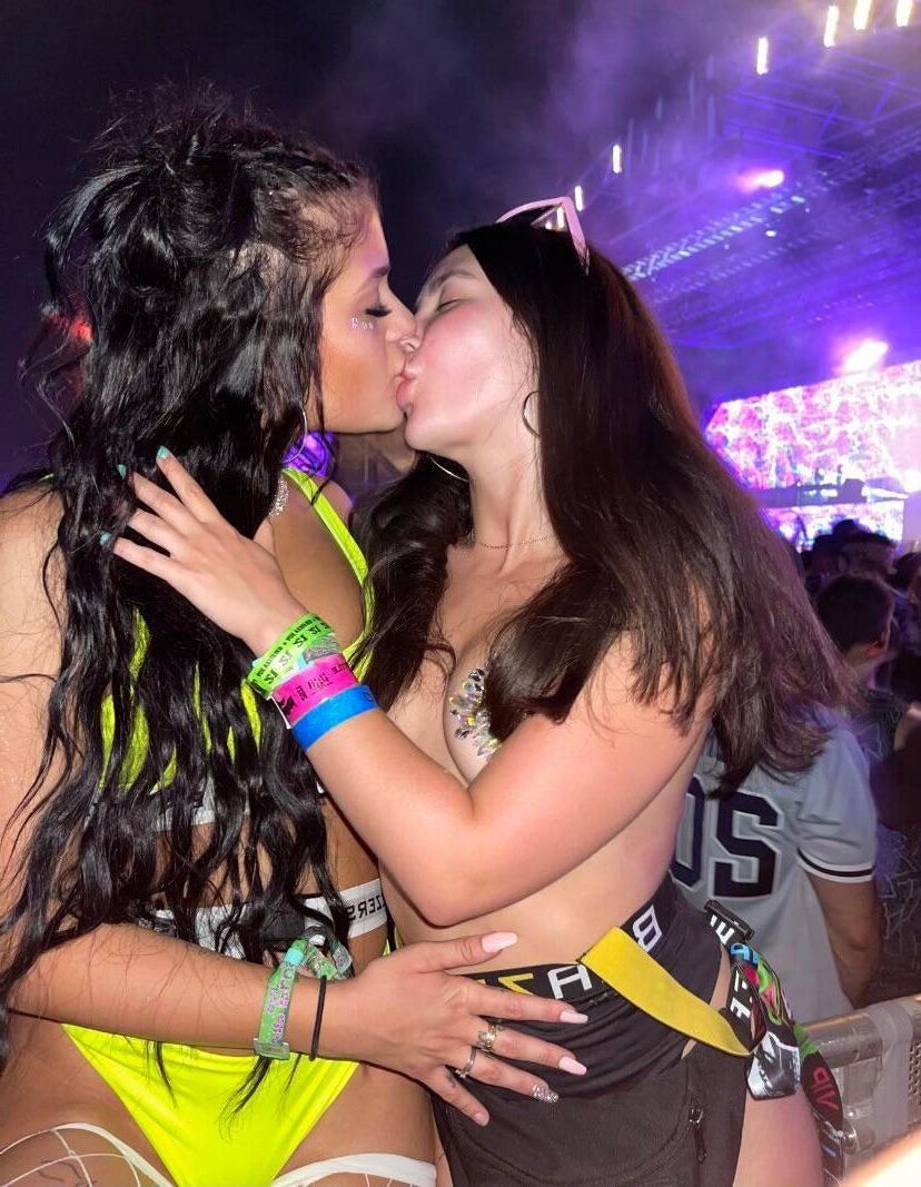 Sexy Festival Girls 
