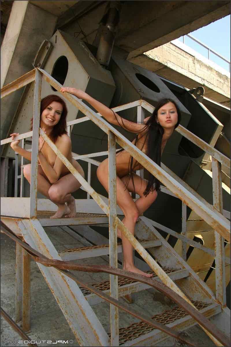 MPLStudios MARIA and NATA In the zone
