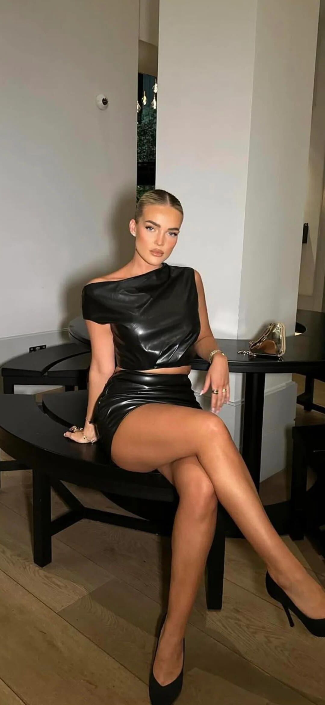 Jambes croisées