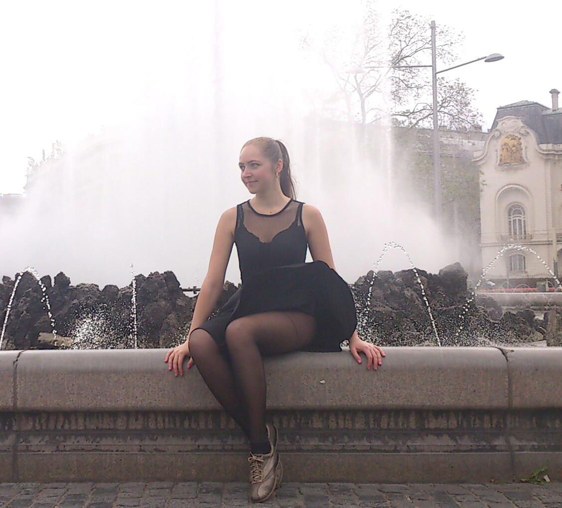 Adolescente blonde nudiste ukranienne