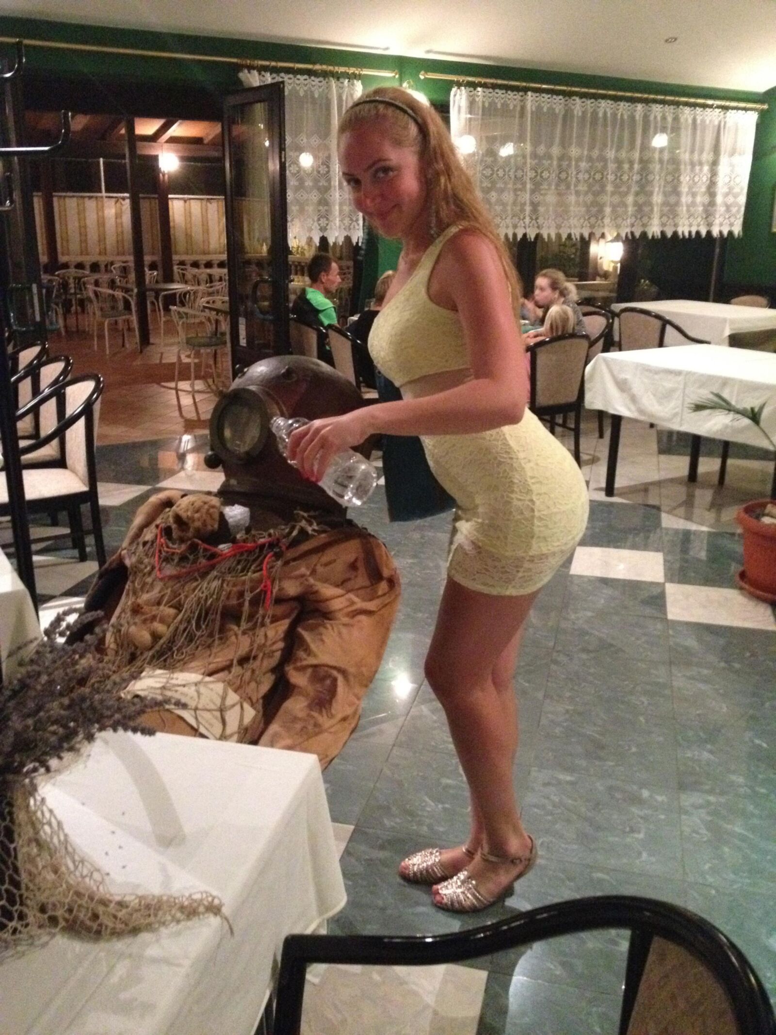 Adolescente blonde nudiste ukranienne