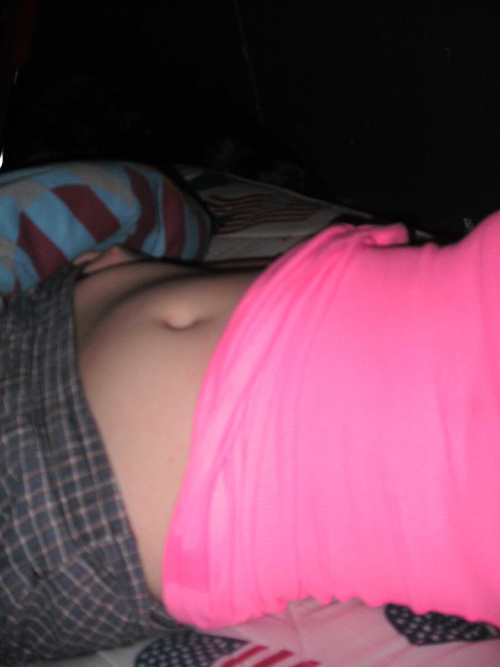 Teen sexy prenant des selfies au lit