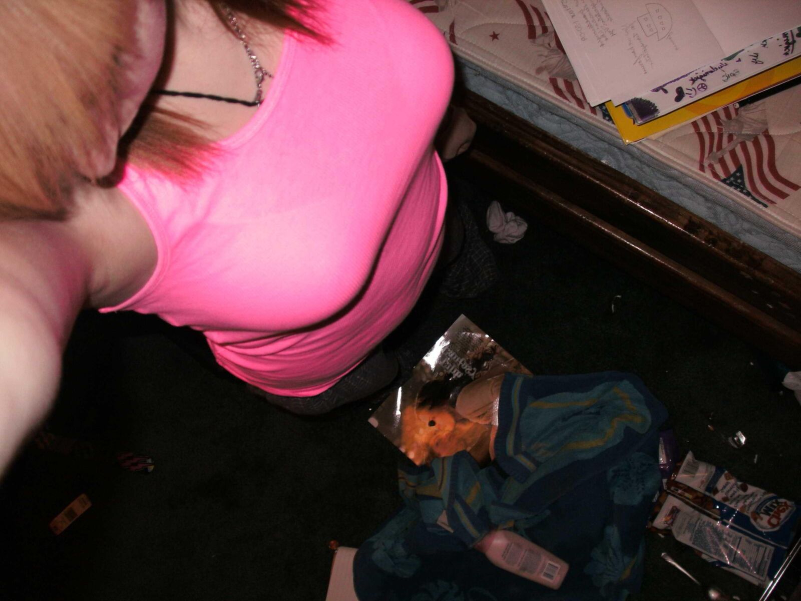 Teen sexy prenant des selfies au lit
