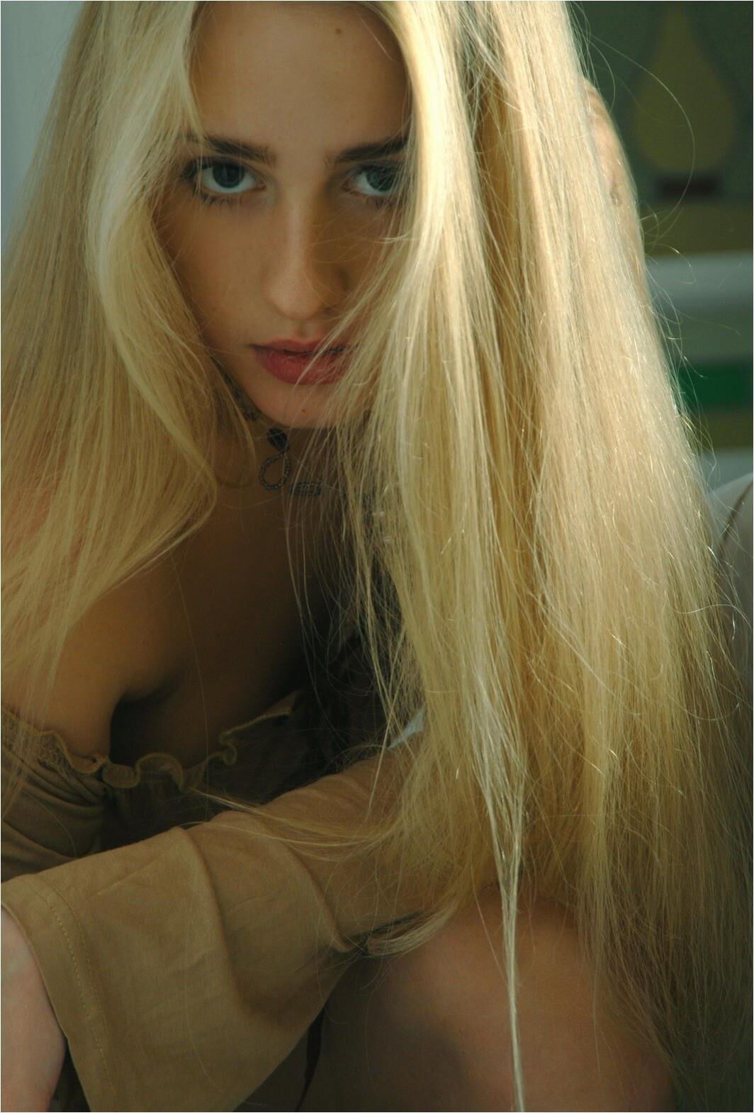 Sona Belle blonde