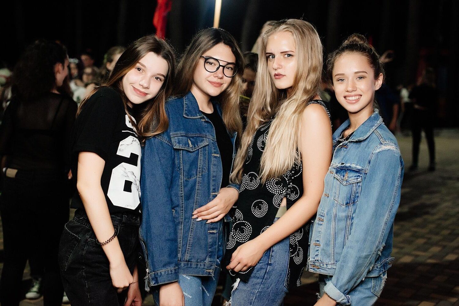 Filles non nues mixtes