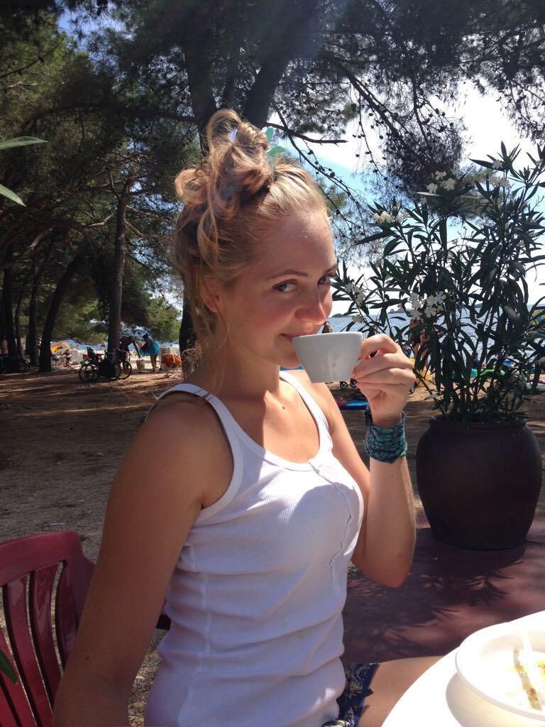 Adolescente blonde nudiste ukranienne