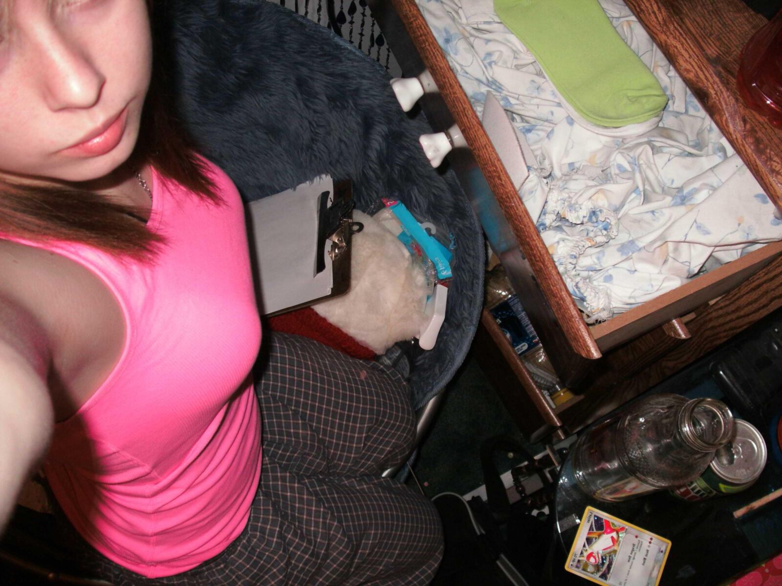 Teen sexy prenant des selfies au lit