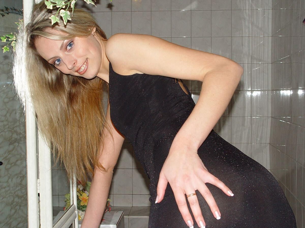 Rubio en negro sexy