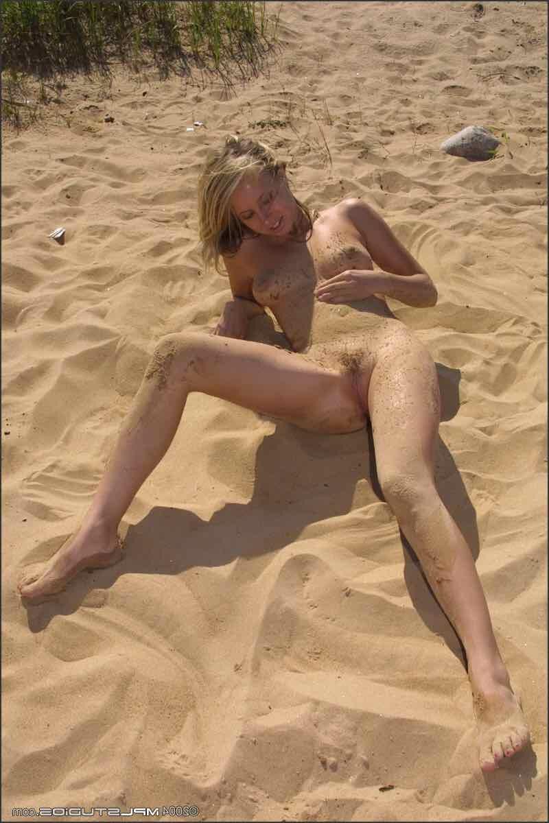 MPLStudios ELLIE The perfect beach