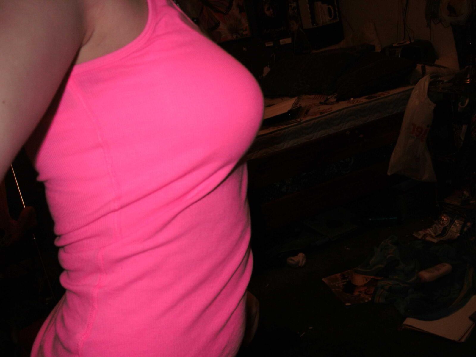 Teen sexy prenant des selfies au lit