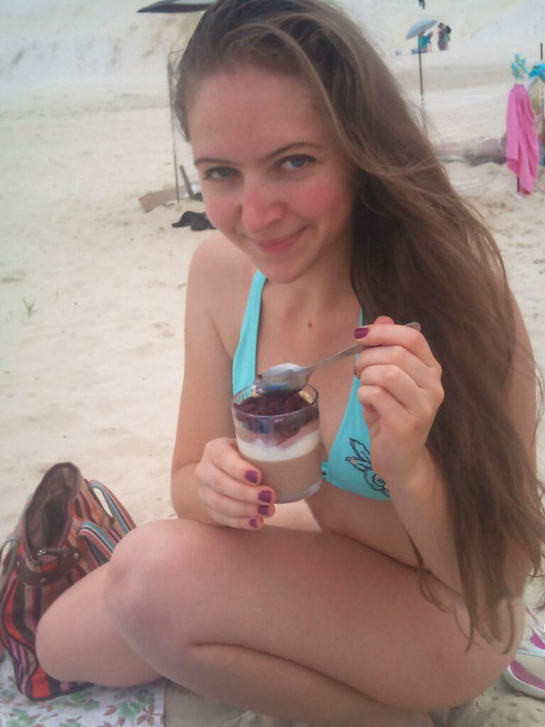 Adolescente blonde nudiste ukranienne