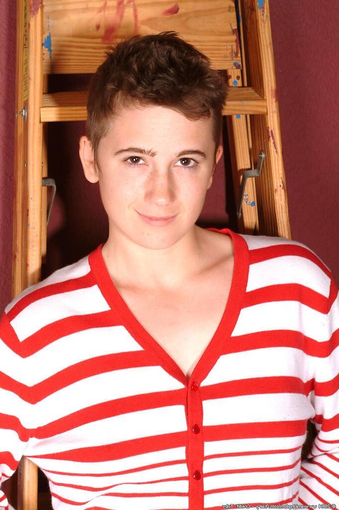 Hairy Tomboy Beauty Caitlin #