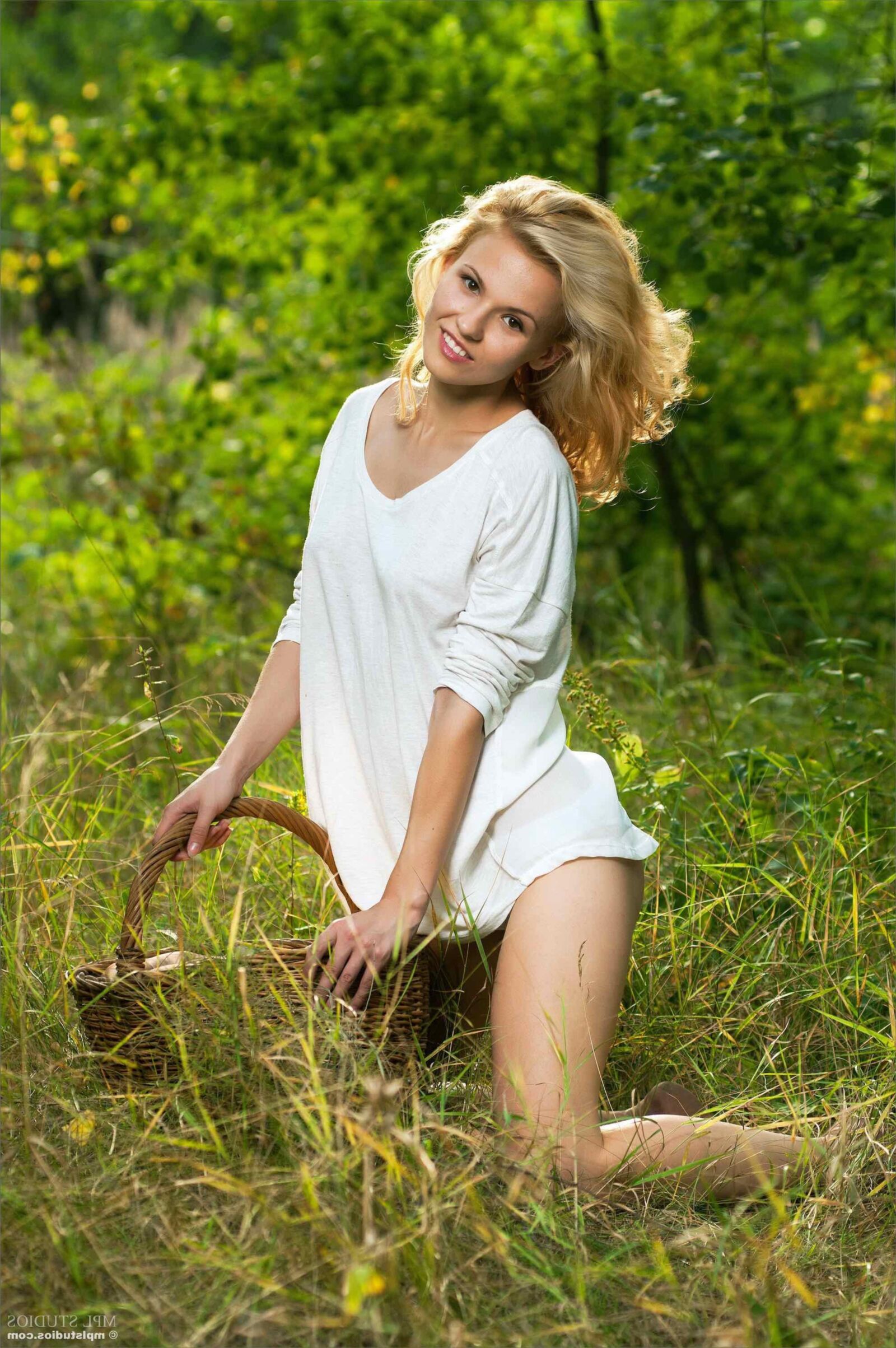 MPLStudios MINA Walk in the woods