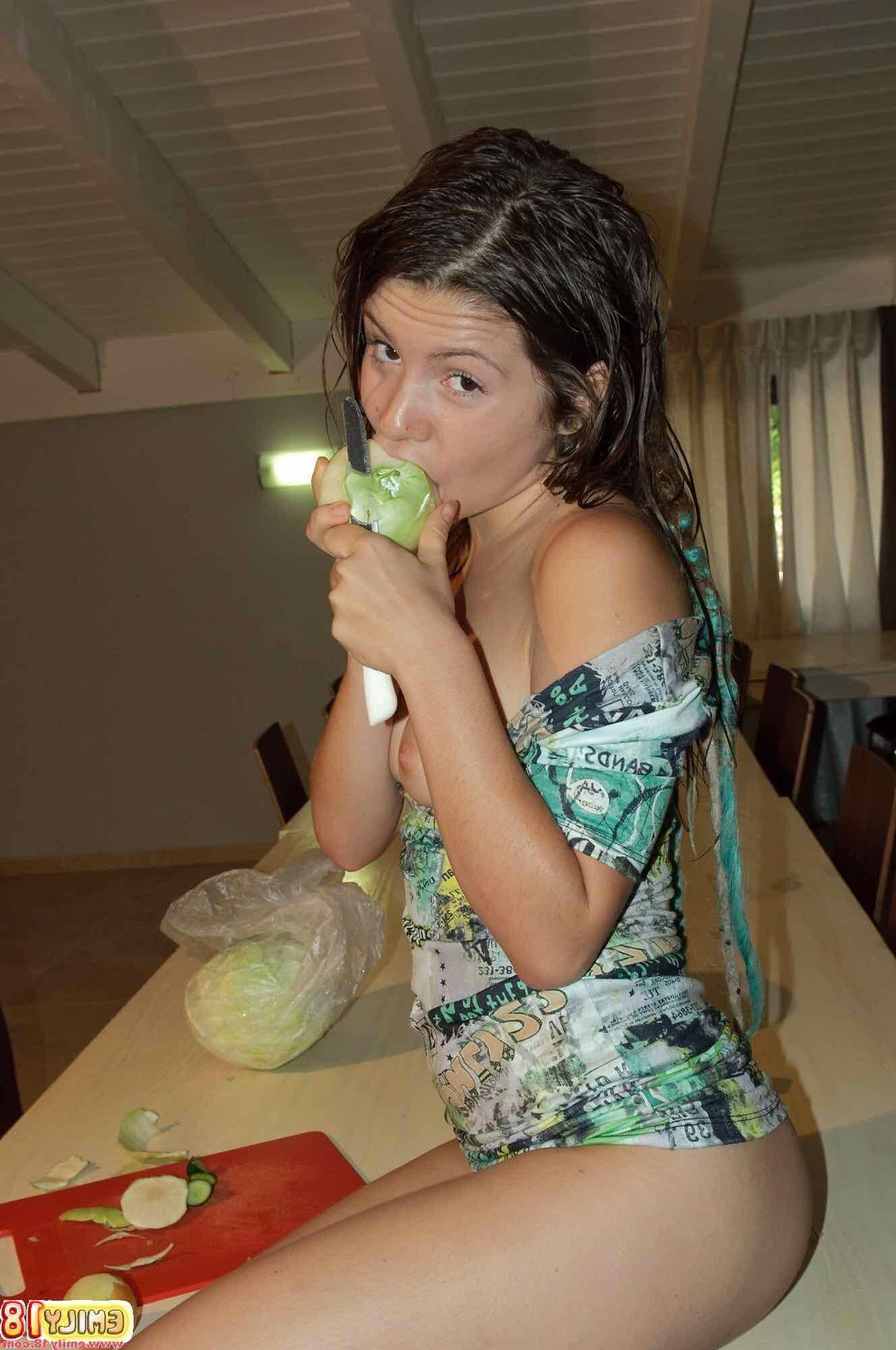 Emily EMILY Peeling fruit