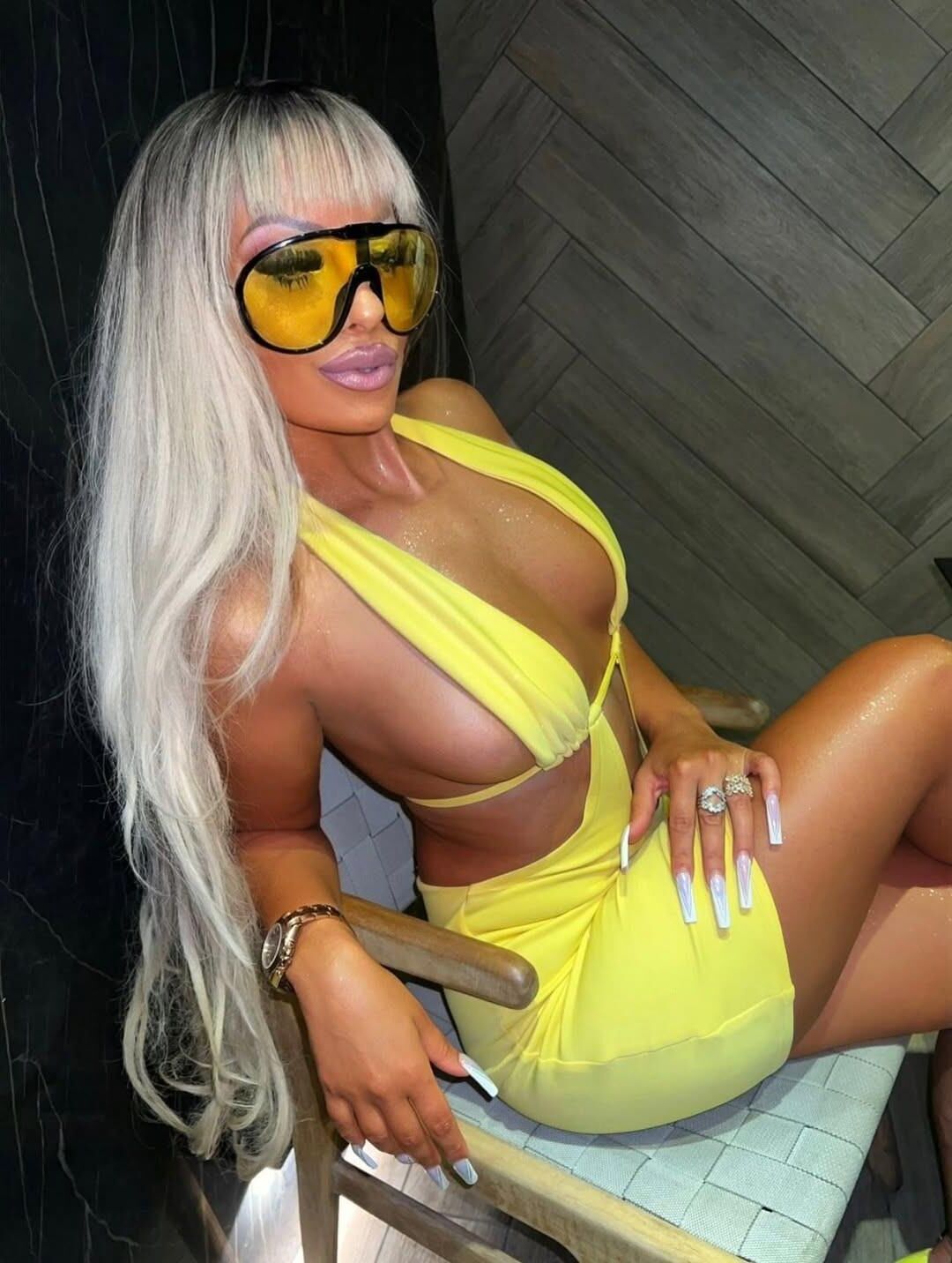 BIMBOS CHAV BITCHES para acariciar e drenar nossas bolas cheias tão rápido