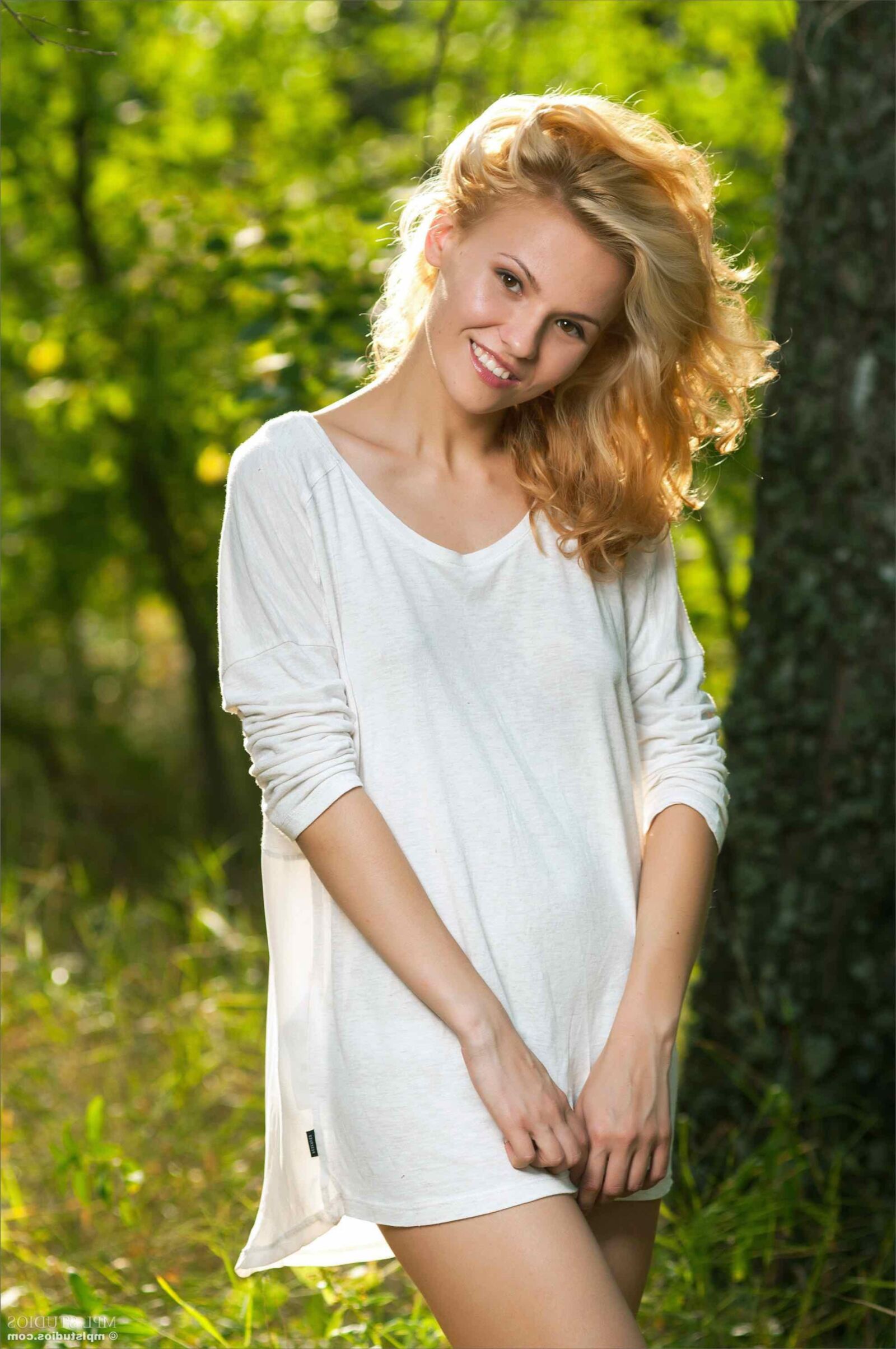MPLStudios MINA Walk in the woods