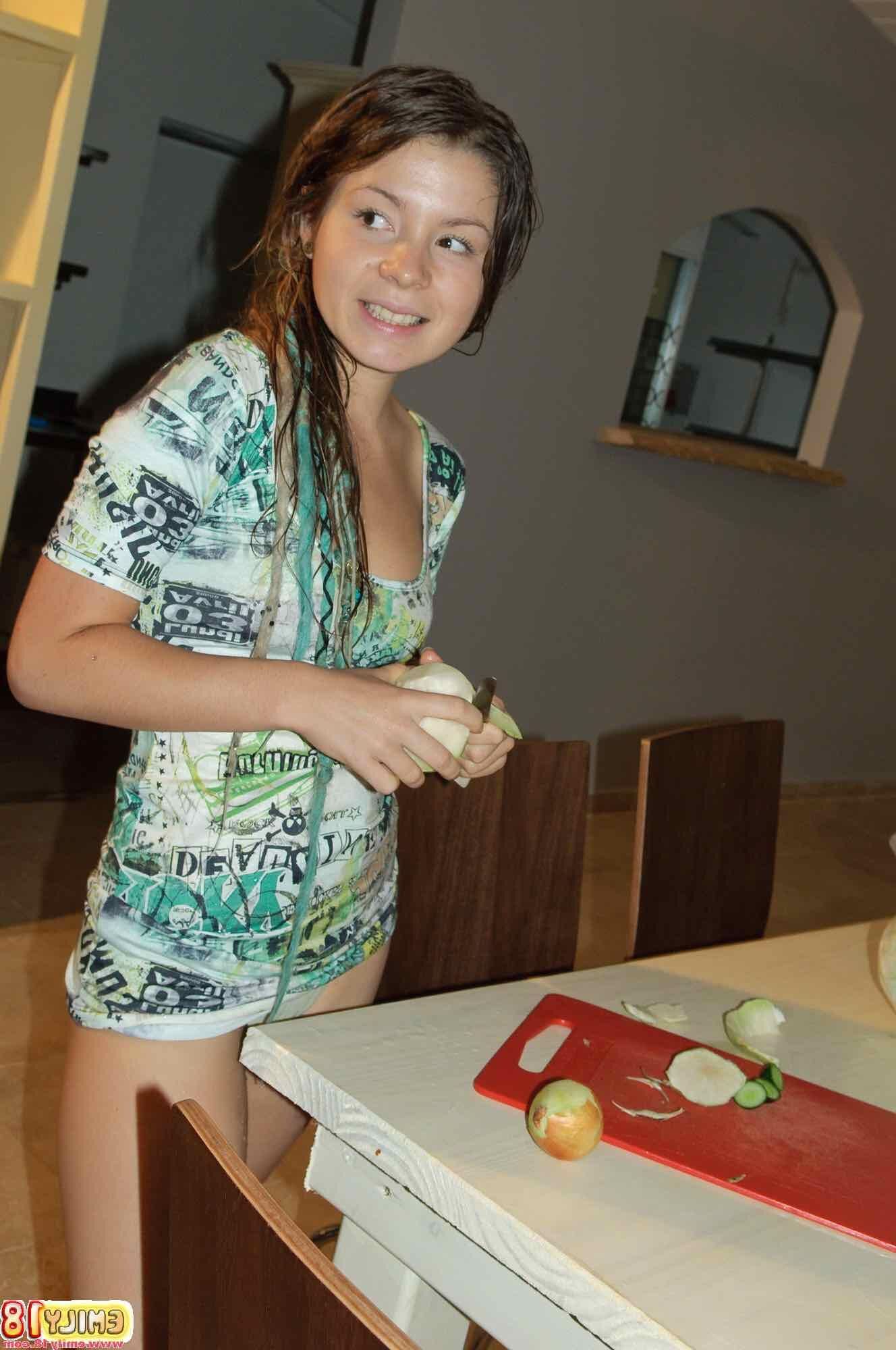 Emily EMILY Peeling fruit