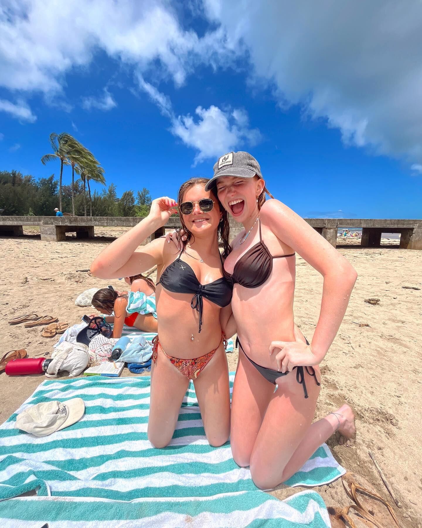 Adolescent de bikini rousse