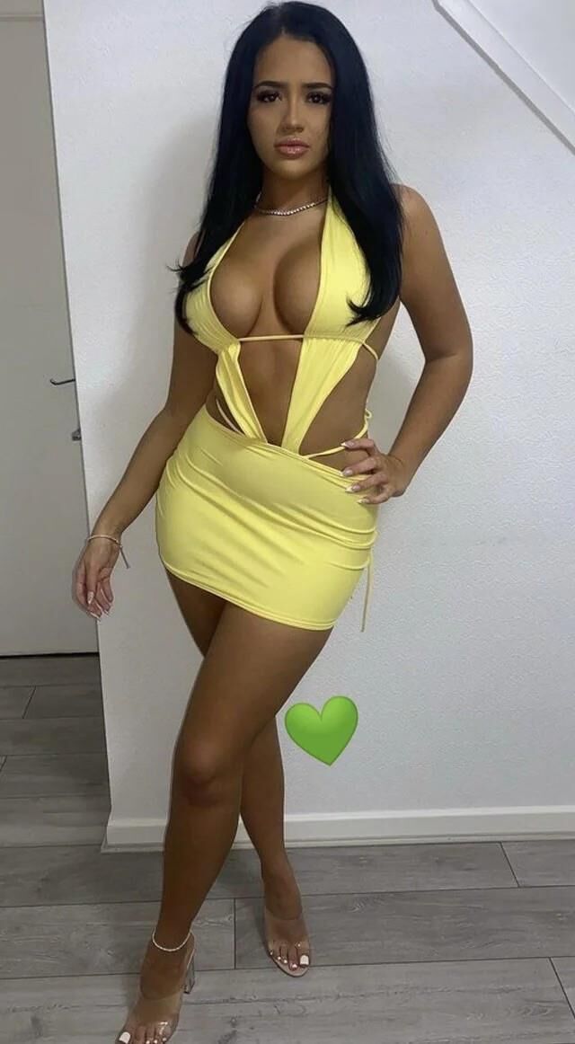 Girls in Yellow 