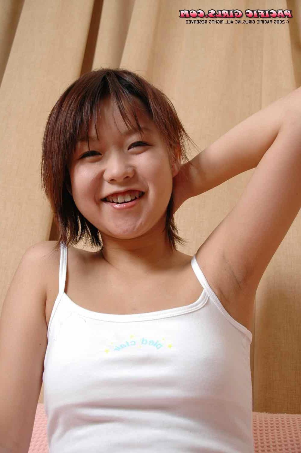 Pacificgirls Kanoko baise l'aide du studio