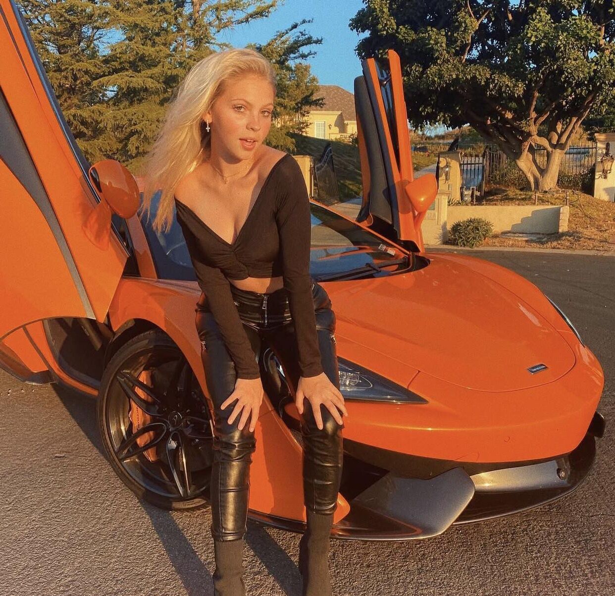 Jordyn Jones Girl Hot avec voitures chaudes