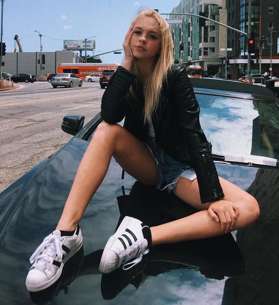 Jordyn Jones Girl Hot avec voitures chaudes