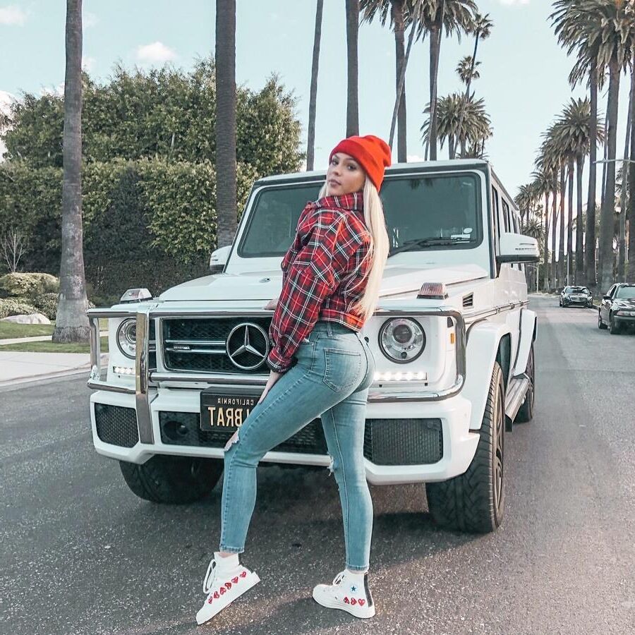 Jordyn Jones Girl Hot avec voitures chaudes