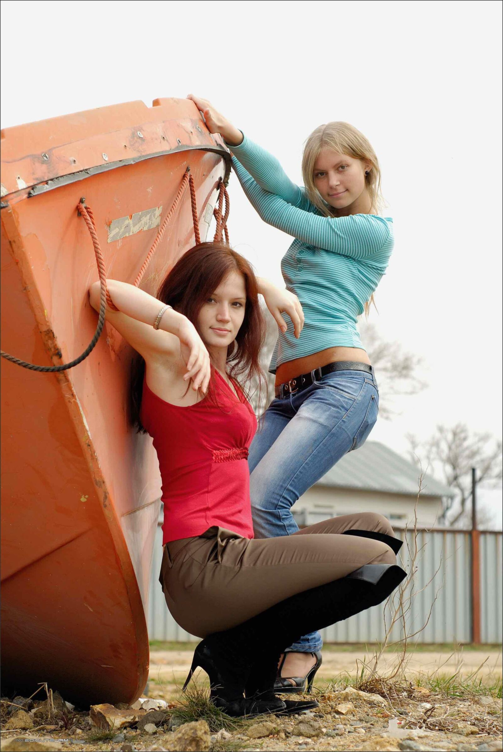 Mplstudios Yalena et Camille Cartes postales du bord (NN)