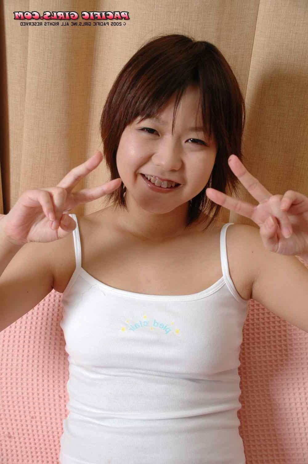 Pacificgirls Kanoko baise l'aide du studio