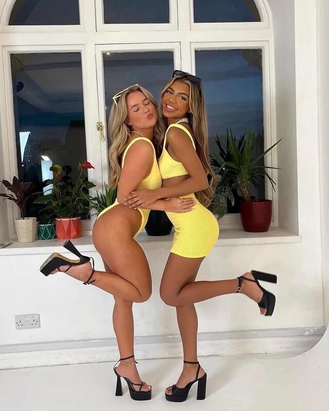 Girls in Yellow 
