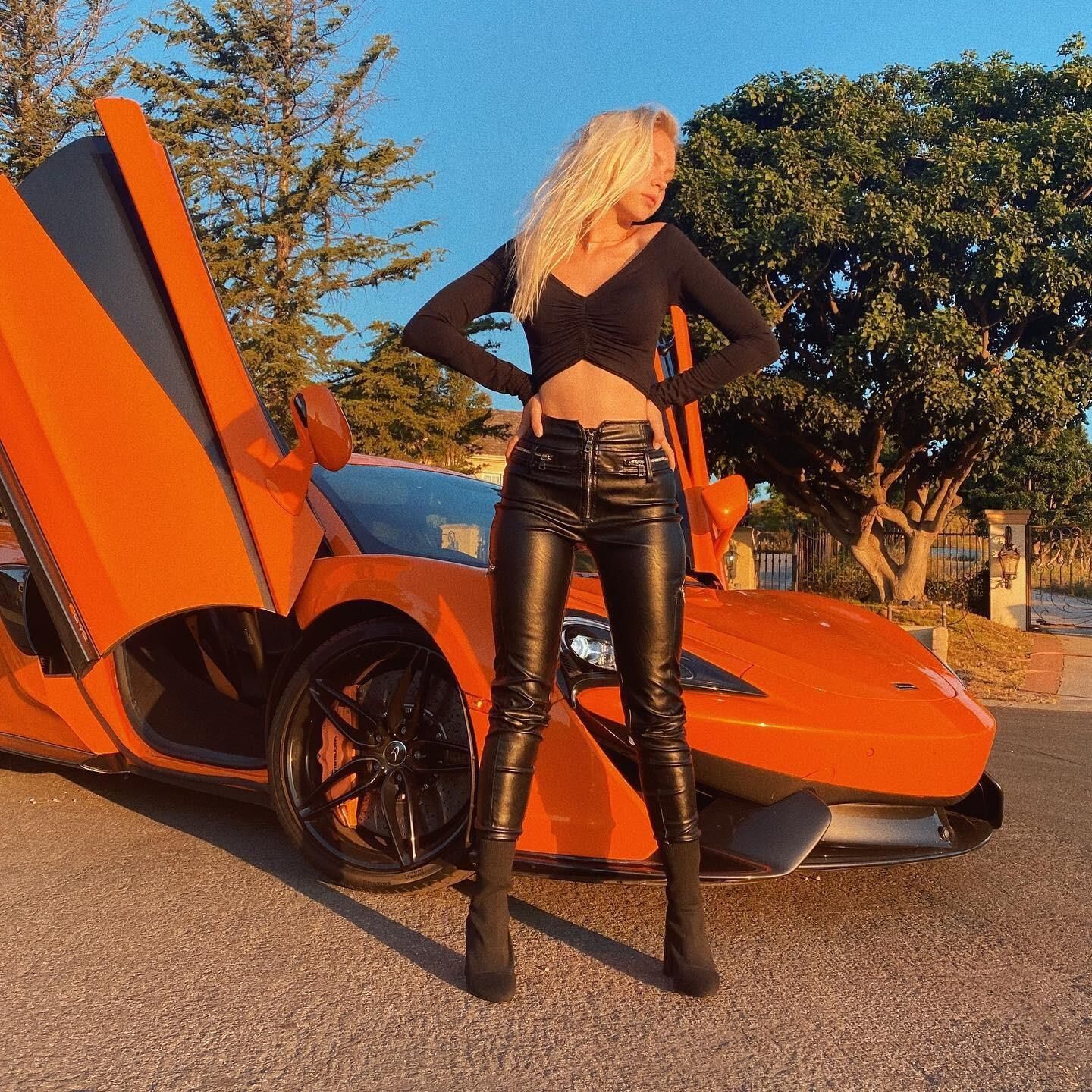 Jordyn Jones Girl Hot avec voitures chaudes