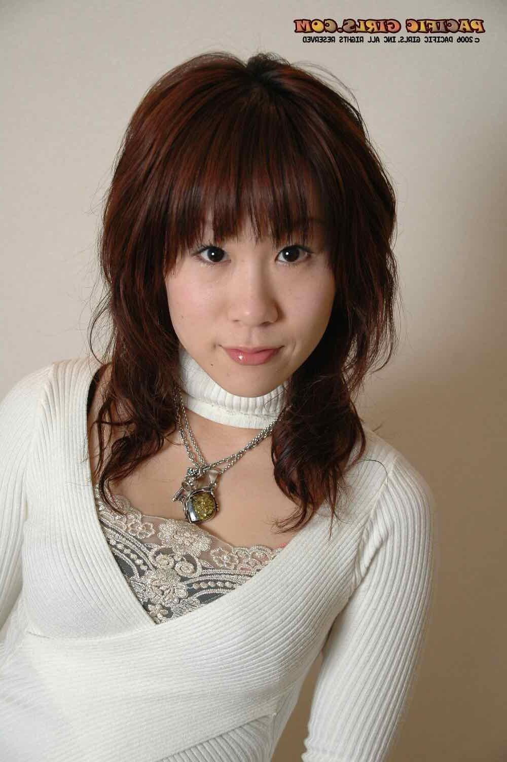 Pacificgirls Risuko habillé et déshabillé