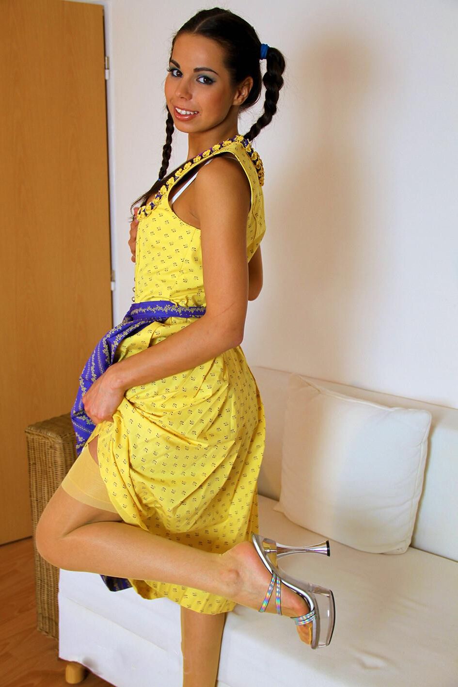 es Lieserl´l und ihre ersten Strapserl zum Dirndl