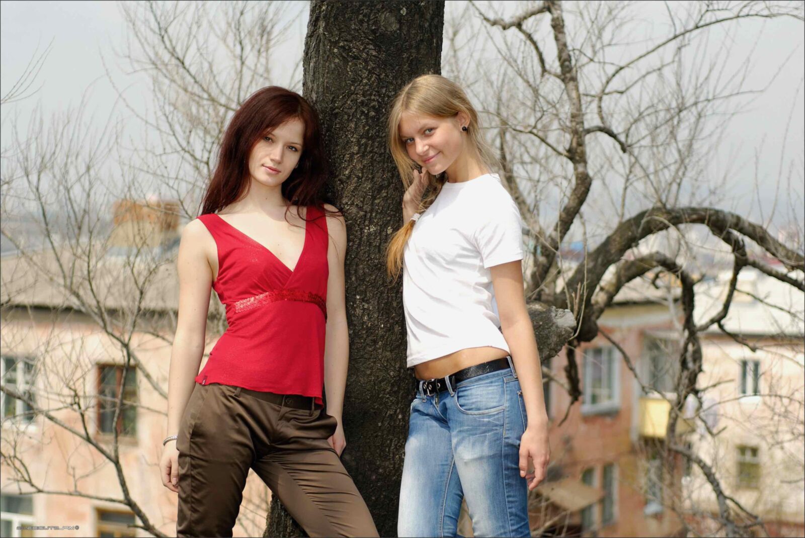 Mplstudios Yalena et Camille Cartes postales du bord (NN)
