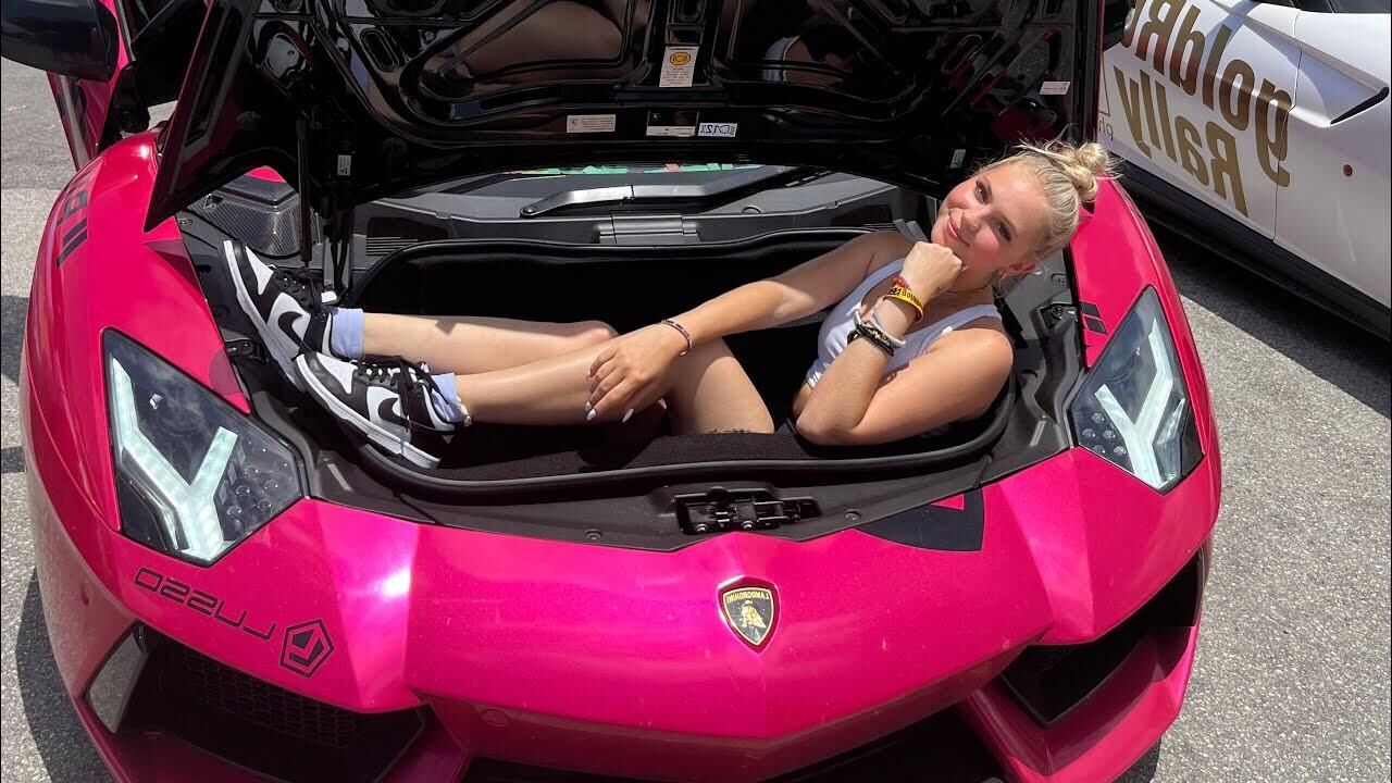 Jordyn Jones Girl Hot avec voitures chaudes